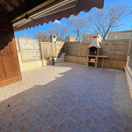 6 Personnes Climatisee Avec Terrasse 400 M De La V0782